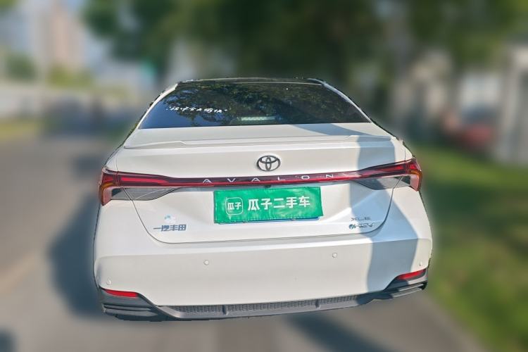 Used Toyota Avalon 2024 Dual-Engine 2.5L XLE Premium Edition Rear