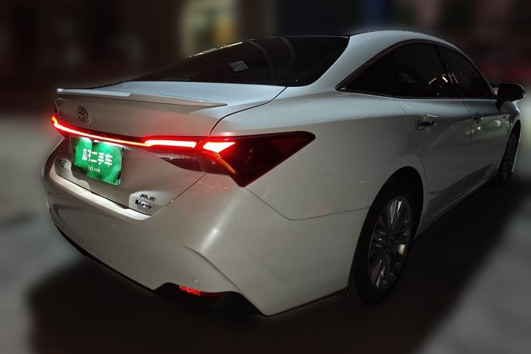 Used Toyota Avalon 2024 Dual-Engine 2.5L XLE Premium Edition Rear Right 45 Deg