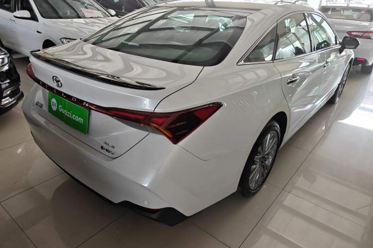 Used Toyota Avalon 2024 Dual-Engine 2.5L XLE Premium Edition Rear Right 45 Deg