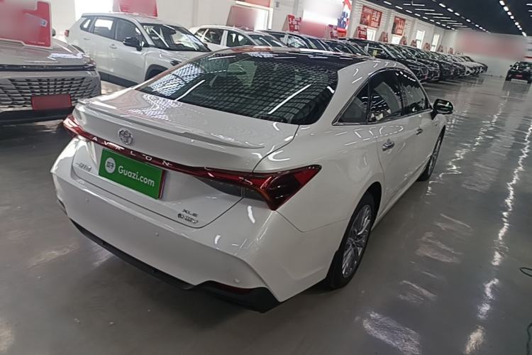 Used Toyota Avalon 2024 Dual-Engine 2.5L XLE Premium Edition Rear Right 45 Deg
