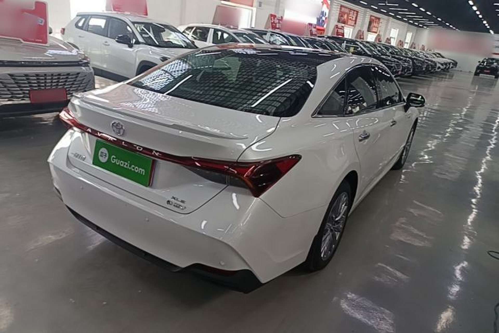 Used Toyota Avalon 2024 Dual-Engine 2.5L XLE Premium Edition Rear Right 45 Deg