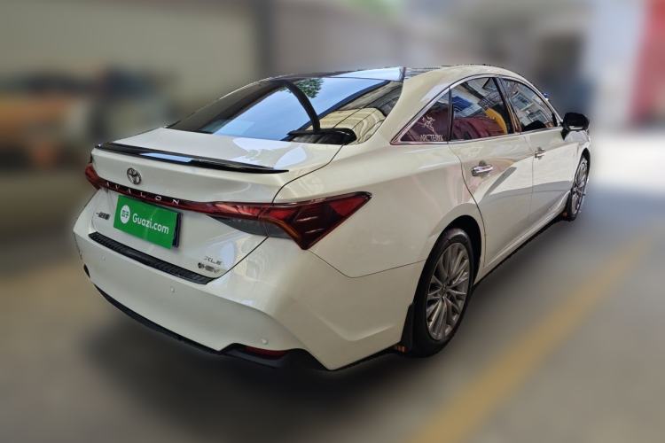 Used Toyota Avalon 2024 Dual-Engine 2.5L XLE Premium Edition Rear Right 45 Deg