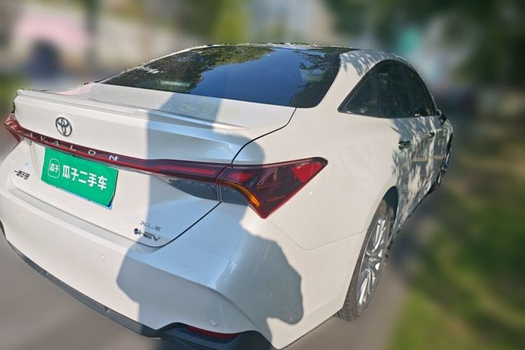 Used Toyota Avalon 2024 Dual-Engine 2.5L XLE Premium Edition Rear Right 45 Deg