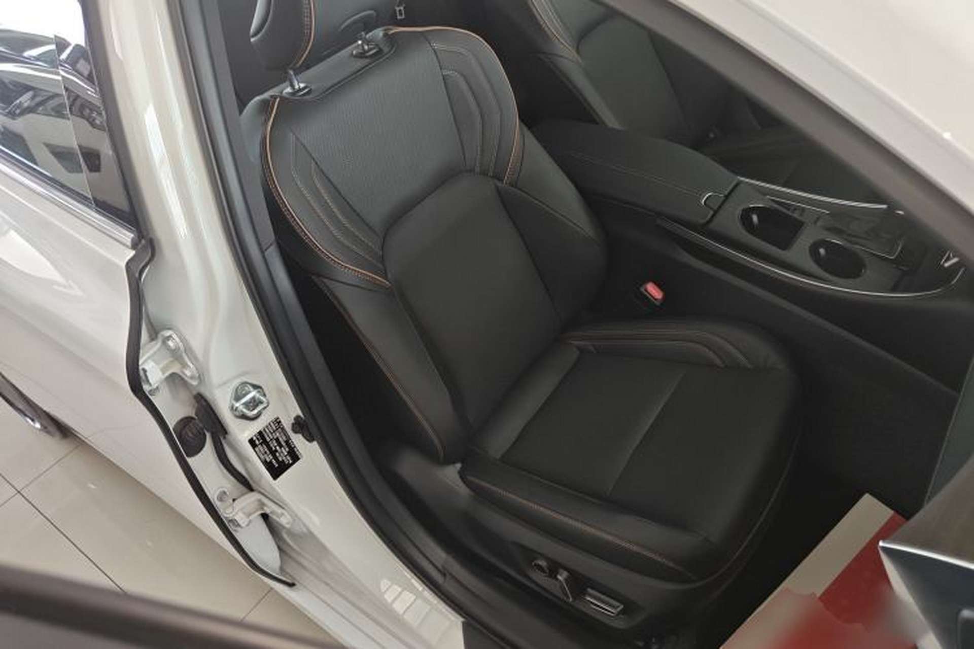 Used Toyota Avalon 2024 Dual-Engine 2.5L XLE Premium Edition Right Front Seat