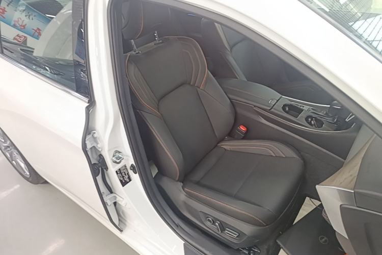Used Toyota Avalon 2024 Dual-Engine 2.5L XLE Premium Edition Right Front Seat