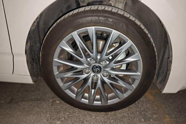 Used Toyota Avalon 2024 Dual-Engine 2.5L XLE Premium Edition Right Front Wheel Hub
