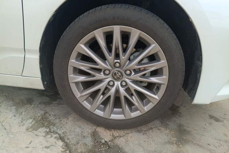 Used Toyota Avalon 2024 2.0L Luxury Edition Right Front Wheel Hub