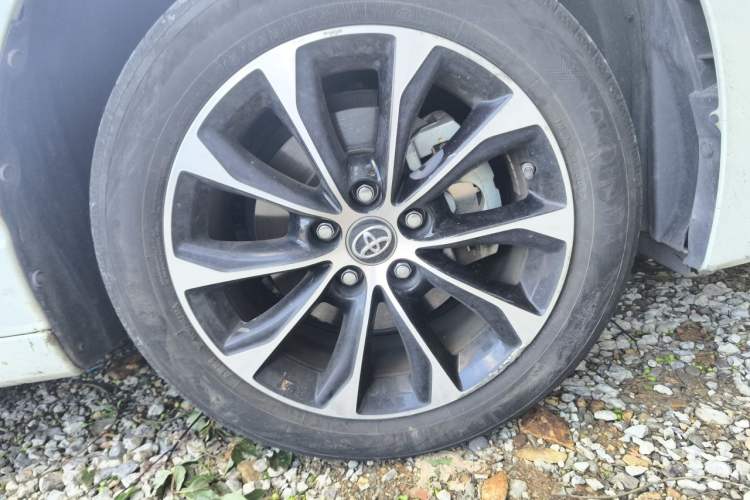 Used Toyota Avalon 2024 2.0L Premium Edition Right Front Wheel Hub