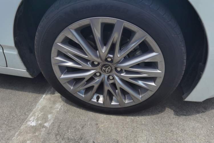 Used Toyota Avalon 2024 Dual-Motor 2.0L Luxury Edition Right Front Wheel Hub