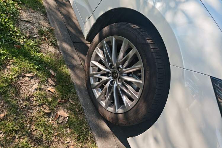 Used Toyota Avalon 2024 Dual-Engine 2.5L XLE Premium Edition Right Front Wheel Hub