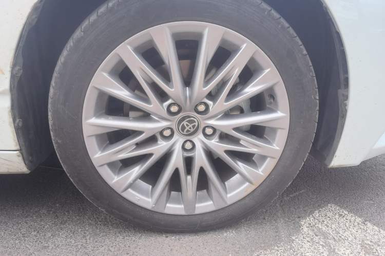 Used Toyota Avalon 2024 2.0L Luxury Edition Right Front Wheel Hub