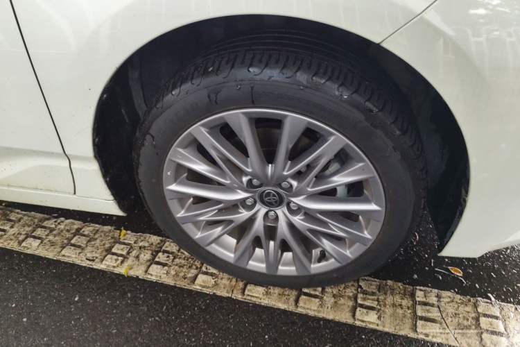 Used Toyota Avalon 2024 Dual-Motor 2.0L Luxury Edition Right Front Wheel Hub