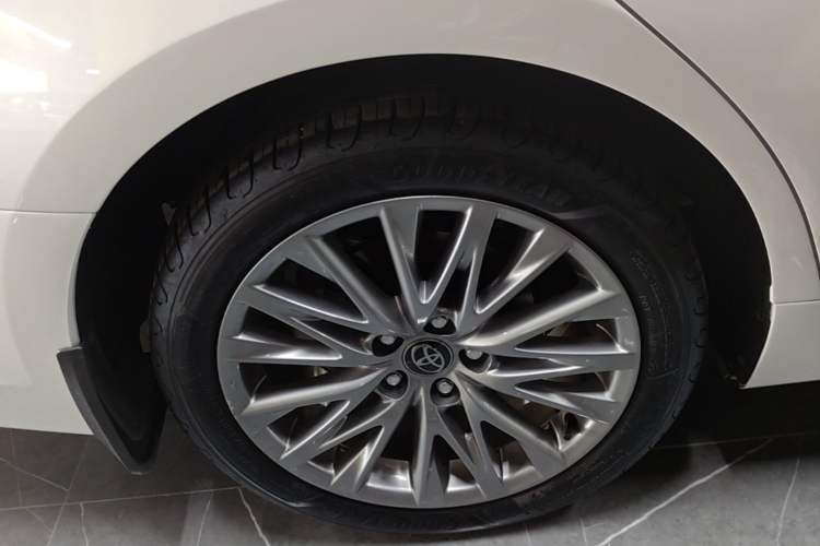 Used Toyota Avalon 2024 Dual-Motor 2.0L Premium Edition Right Rear Wheel Hub