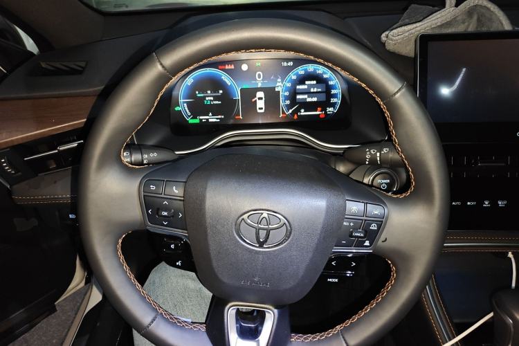 Used Toyota Avalon 2024 Dual-Engine 2.5L XLE Premium Edition Steering Wheel