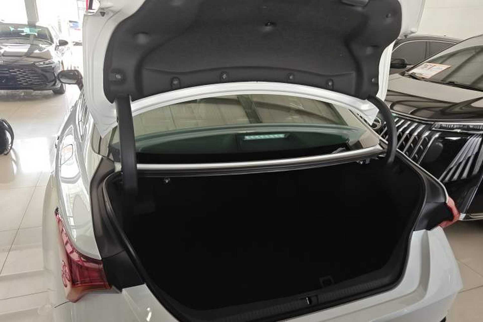 Used Toyota Avalon 2024 Dual-Engine 2.5L XLE Premium Edition Trunk