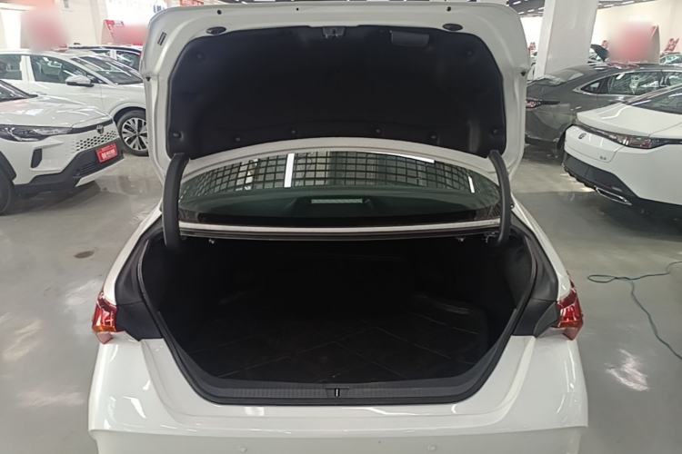 Used Toyota Avalon 2024 Dual-Engine 2.5L XLE Premium Edition Trunk
