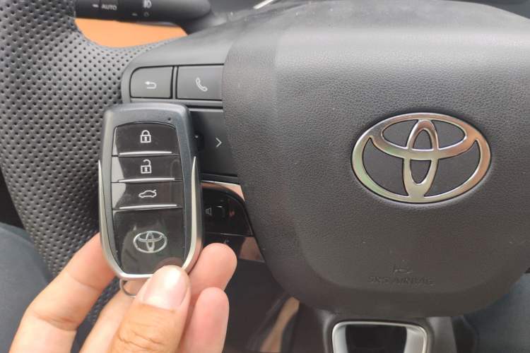 Used Toyota Avalon 2024 Dual-Motor 2.0L Premium Edition Vehicle Key
