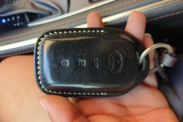 Used Toyota Avalon 2024 Dual-Engine 2.5L XLE Premium Edition Vehicle Key