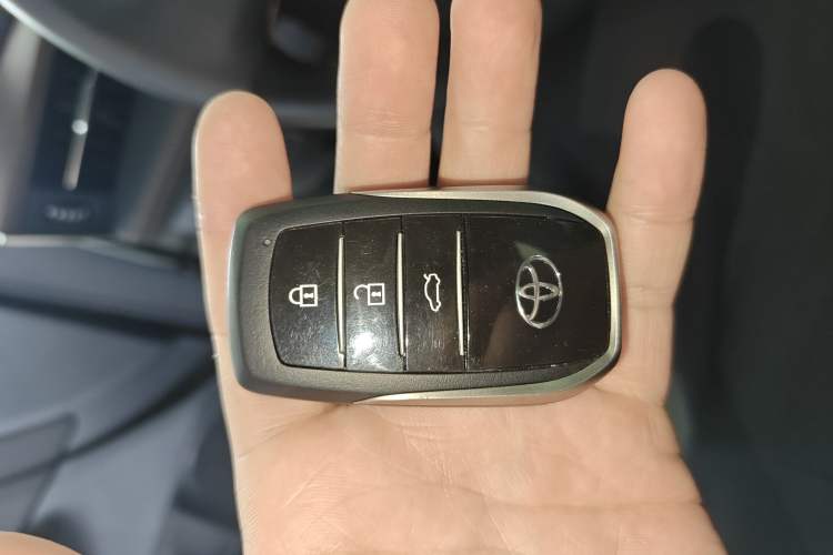 Used Toyota Avalon 2024 Dual-Engine 2.5L XLE Premium Edition Vehicle Key
