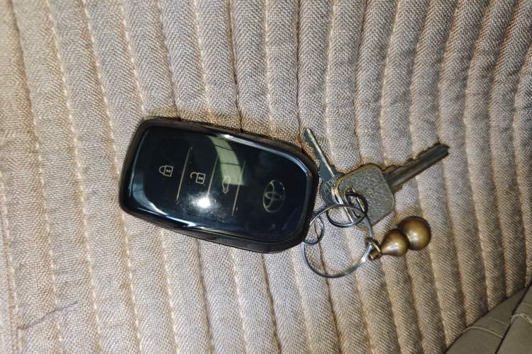 Used Toyota Avalon 2024 Dual-Engine 2.5L XLE Premium Edition Vehicle Key