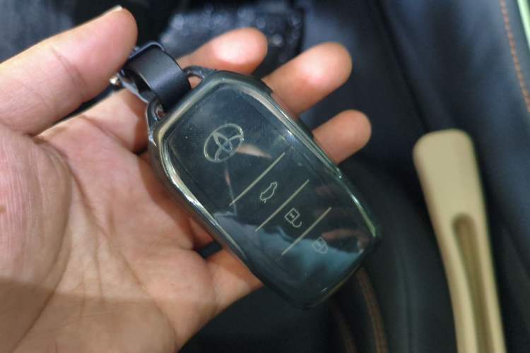 Used Toyota Avalon 2024 Dual-Motor 2.0L Luxury Edition Vehicle Key