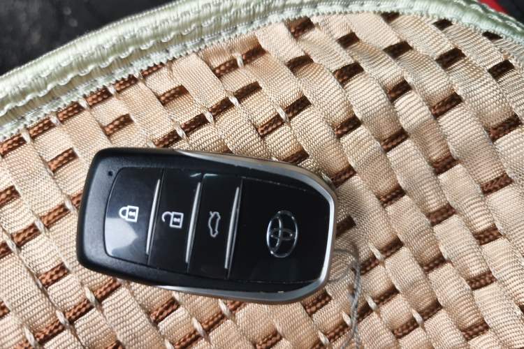 Used Toyota Avalon 2024 2.0L Luxury Edition Vehicle Key