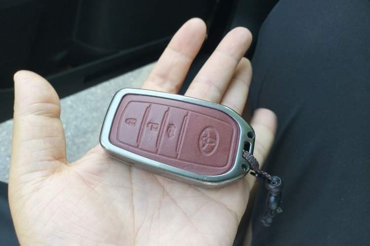 Used Toyota Avalon 2024 Dual-Motor 2.0L Luxury Edition Vehicle Key