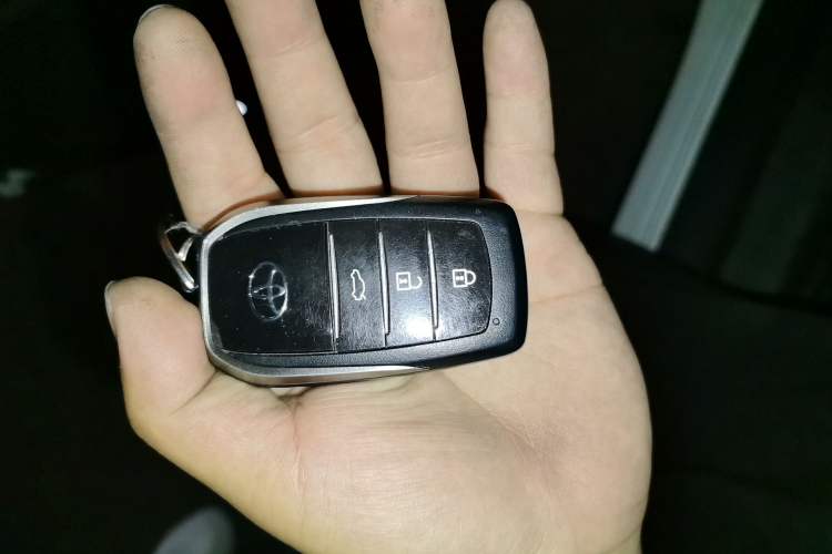 Used Toyota Avalon 2024 Dual-Motor 2.0L Premium Edition Vehicle Key
