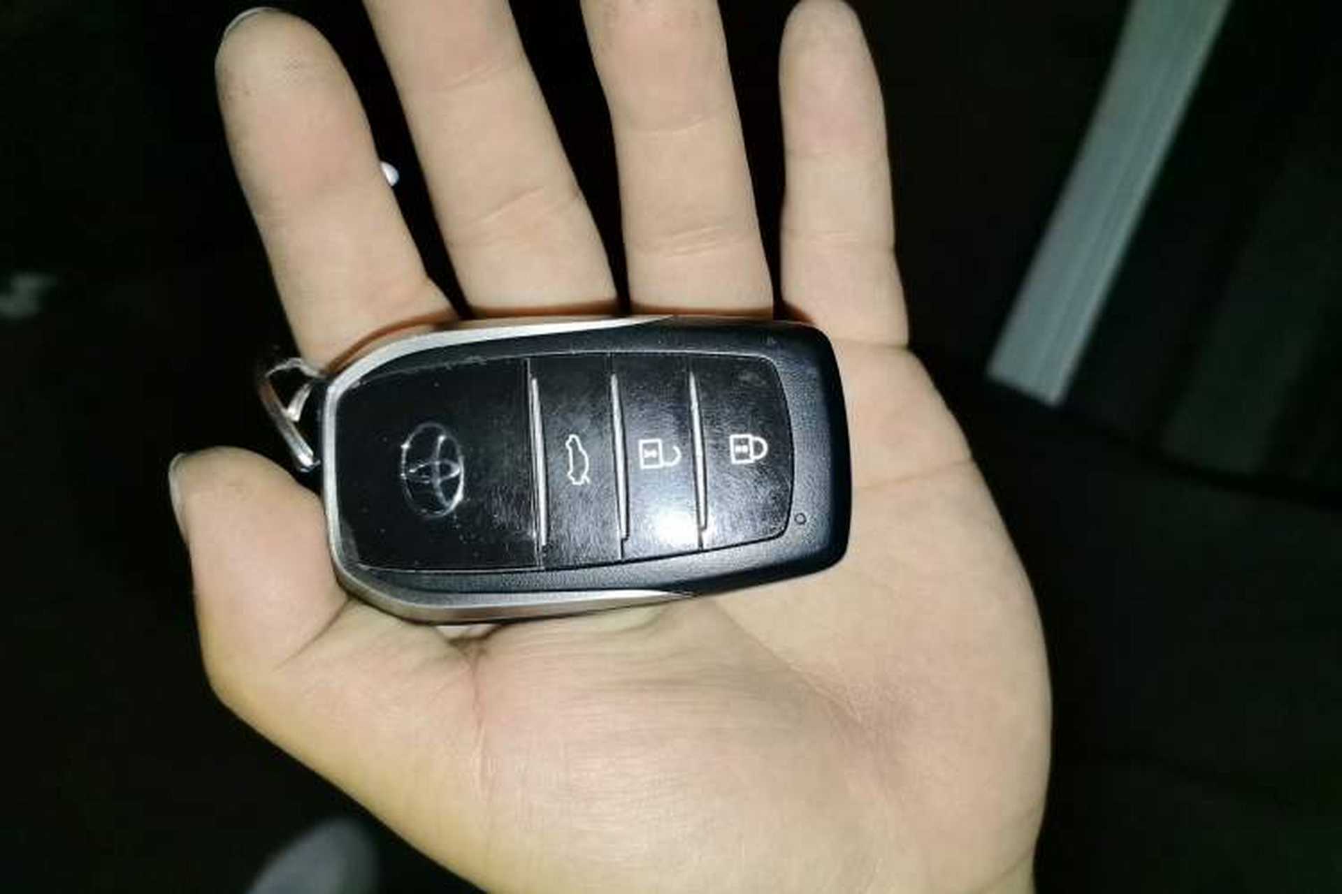Used Toyota Avalon 2024 Dual-Motor 2.0L Premium Edition Vehicle Key
