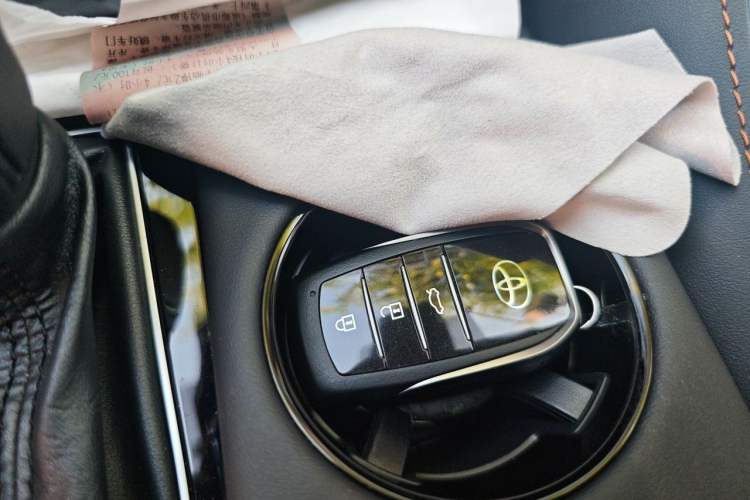 Used Toyota Avalon 2024 Dual-Engine 2.5L XLE Premium Edition Vehicle Key
