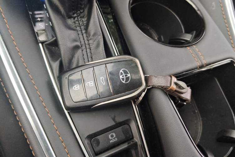 Used Toyota Avalon 2024 Dual-Motor 2.0L Premium Edition Vehicle Key