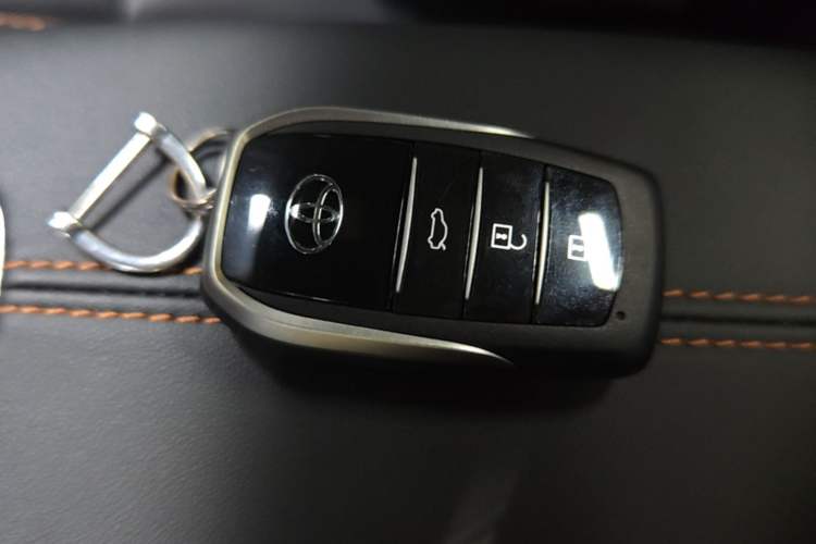Used Toyota Avalon 2024 Dual-Motor 2.0L Premium Edition Vehicle Key