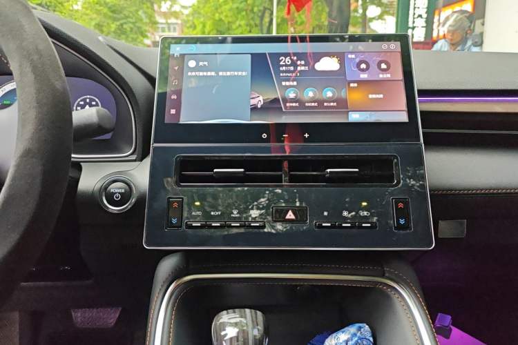 Used Toyota Avalon 2026 Dual-Engine 2.0L Luxury Edition Audio And AC Panel