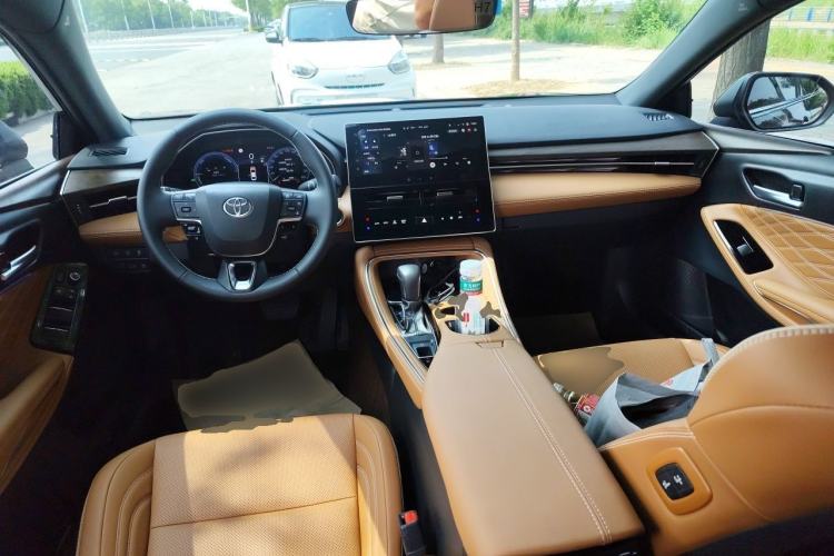 Used Toyota Avalon 2026 Dual-Engine 2.0L Prestige Edition Center Console