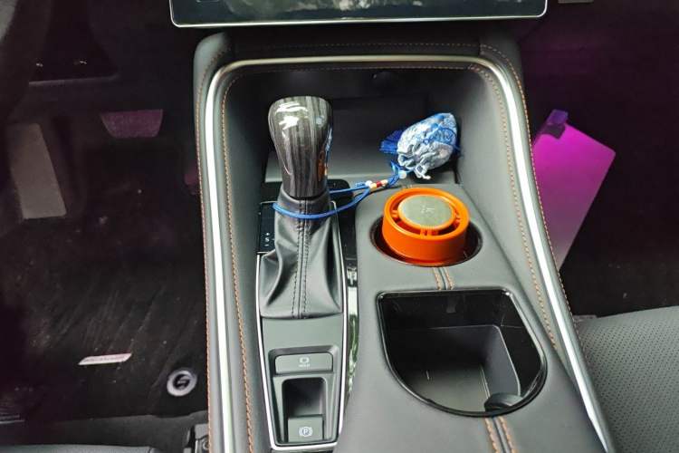 Used Toyota Avalon 2026 Dual-Engine 2.0L Luxury Edition Gear Lever