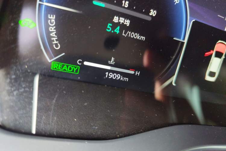Used Toyota Avalon 2026 Dual-Engine 2.0L Prestige Edition Odometer Close Up