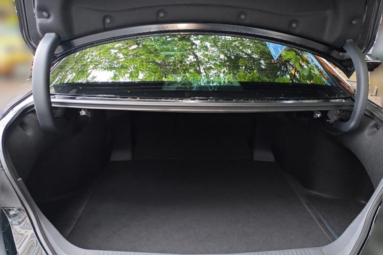 Used Toyota Avalon 2026 Dual-Engine 2.0L Luxury Edition Trunk