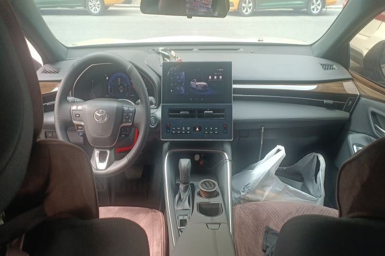 Used Toyota Avalon 2026 2.0L Progressive Edition Center Console