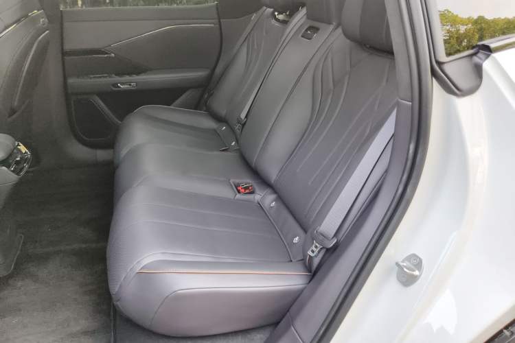 Used Toyota Baozhi 7 2026 700 Max LiDAR version Left Rear Seat