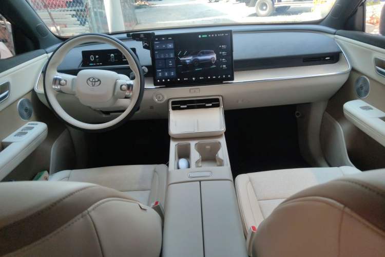 Used Toyota BZ 3X 2025 520 Pro Center Console