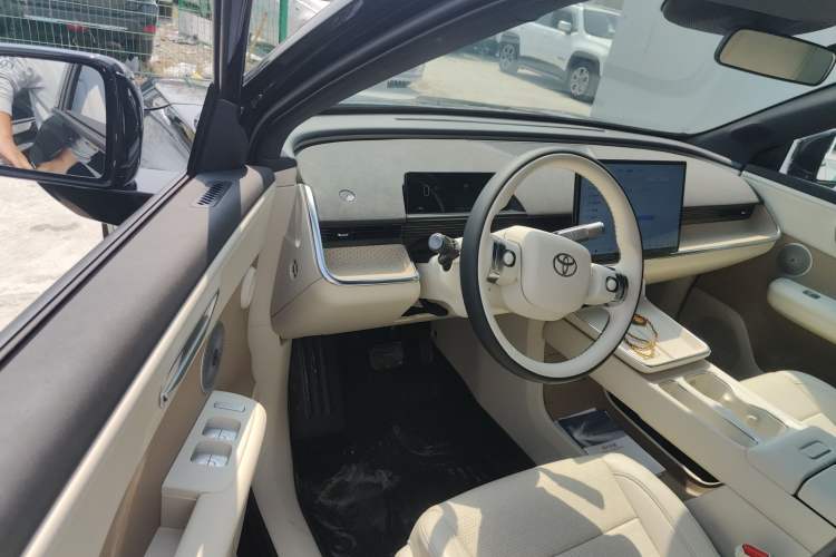 Used Toyota BZ 3X 2025 520 Pro Driver Seat