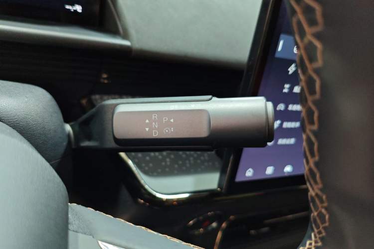 Used Toyota BZ 3X 2025 520 Pro+ LiDAR Edition Gear Lever