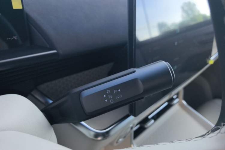 Used Toyota BZ 3X 2025 520 Pro LiDAR Edition Gear Lever