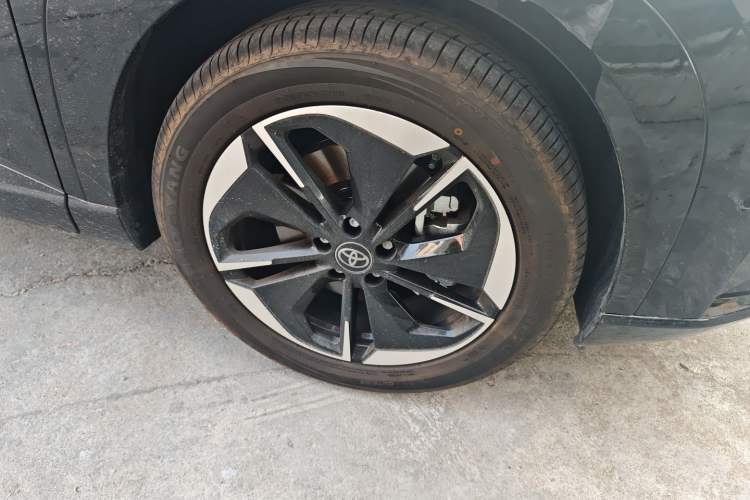 Used Toyota BZ 3X 2025 520 Pro LiDAR Edition Right Front Wheel Hub