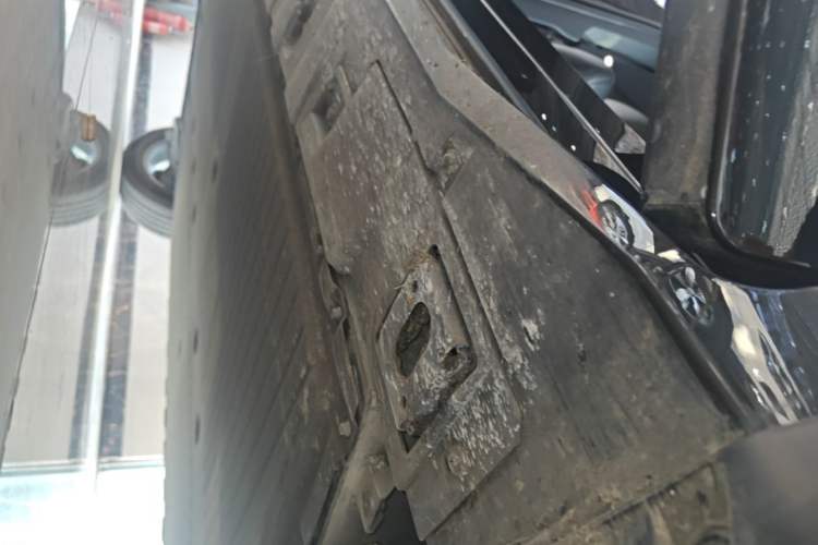 Used Toyota BZ 3X 2025 520 Pro LiDAR Edition Right Side Sill