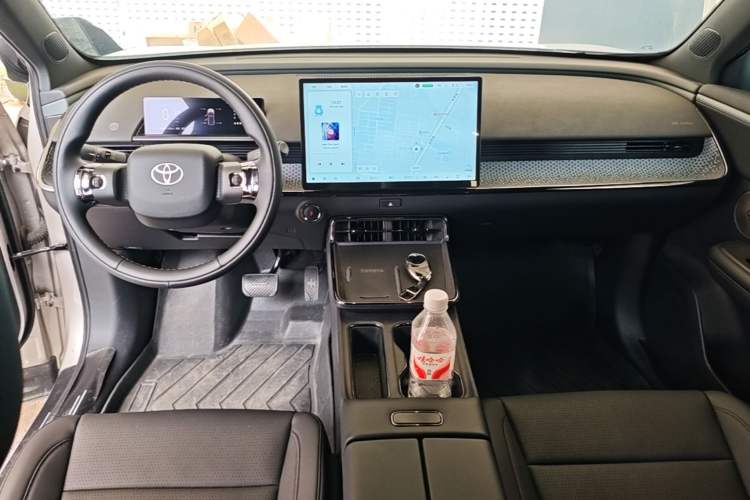 Used Toyota BZ 3X 2025 520 Pro Center Console