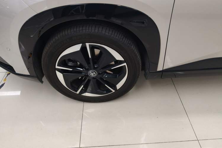 Used Toyota BZ 3X 2025 520 Pro LiDAR Edition Left Front Wheel Hub