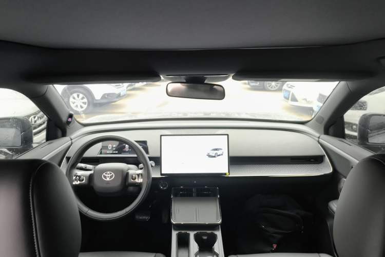 Used Toyota BZ 3X 2025 520 Pro+ Center Console