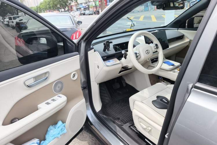 Used Toyota BZ 3X 2025 520 Pro Driver Seat