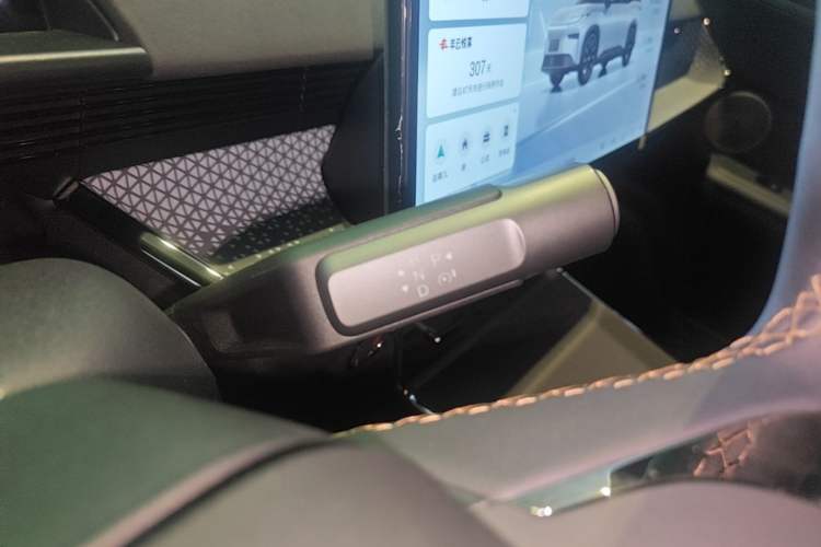 Used Toyota BZ 3X 2025 520 Pro+ LiDAR Edition Gear Lever